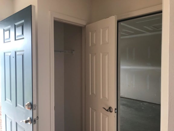 Front Door And Living Area at Shaker Square, Lebanon, IN